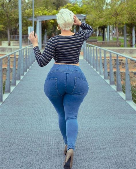 huge jiggly booty